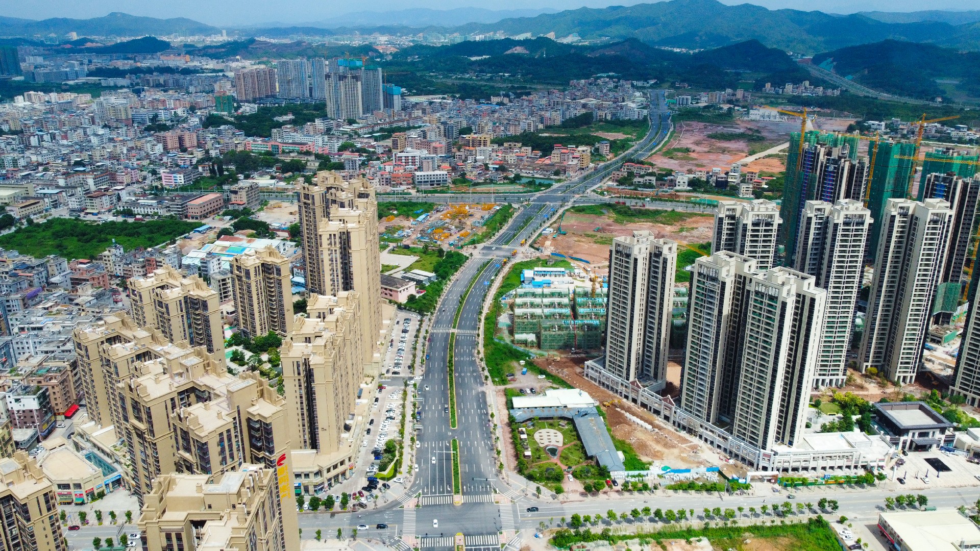  聯(lián)發(fā)大道（新華大道至蓮塘大道段）、蓮塘大道（聯(lián)發(fā)大道至銀湖路段）